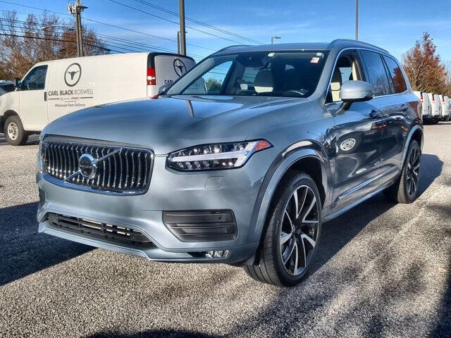 2022 Volvo XC90 T6 Momentum 6-Passenger