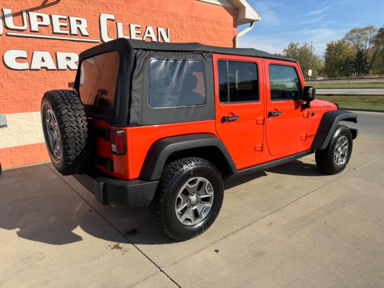 2015 Jeep Wrangler Unlimited for sale at Illinois Auto Wholesalers in Tolono, IL