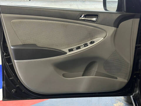 2012 Hyundai Accent SE
