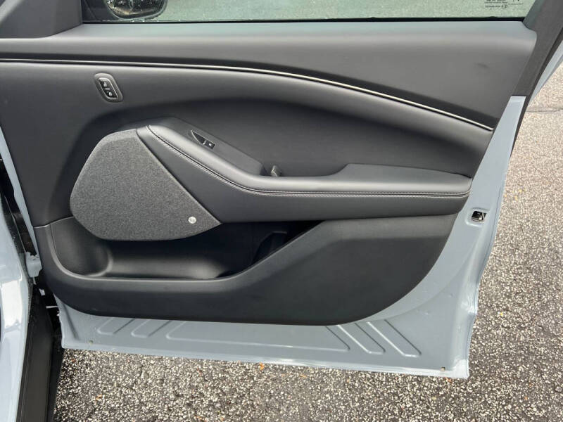 2025 Ford Mustang Mach-E Premium