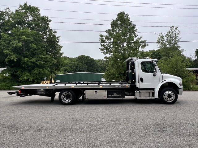 2023 Freightliner M2 106