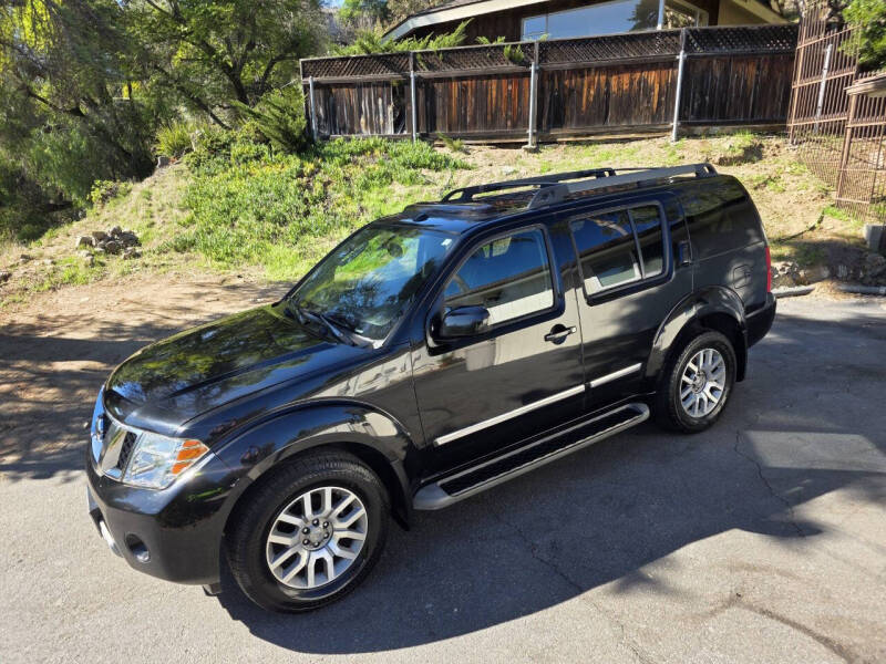 2012 Nissan Pathfinder LE