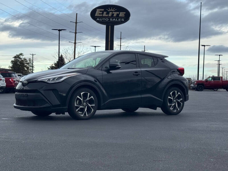 2022 Toyota C-HR XLE's photo