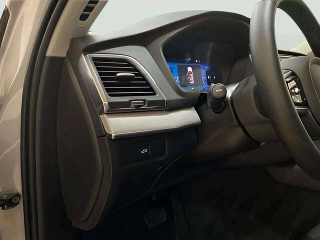 2025 Volvo XC90 B5 Core Bright Theme