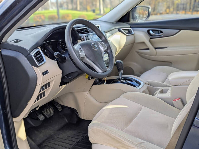 2016 Nissan Rogue SV