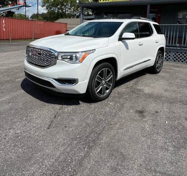 2018 GMC Acadia Denali photo 2