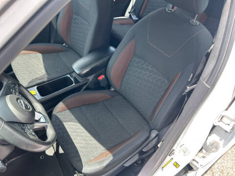 2021 Nissan Kicks SR