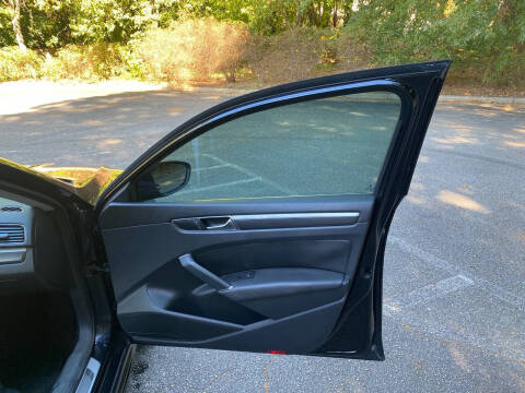 2017 Volkswagen Passat 1.8T R-Line