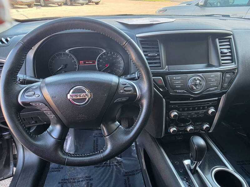 2019 Nissan Pathfinder SV