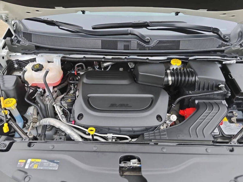 2025 Chrysler Voyager LX