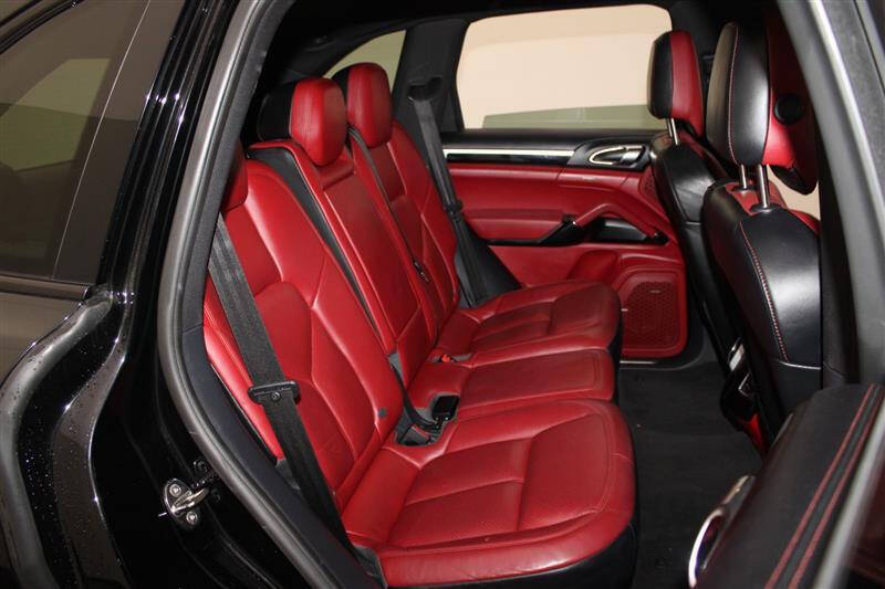 2017 Porsche Cayenne Platinum Edition