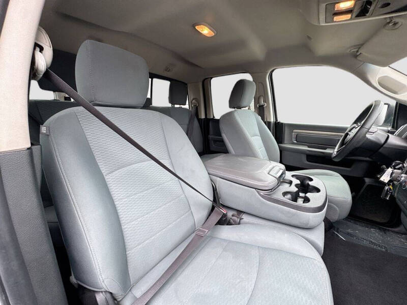 2017 RAM 1500 SLT