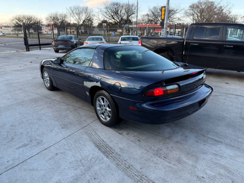 2002 Chevrolet Camaro Base photo 2