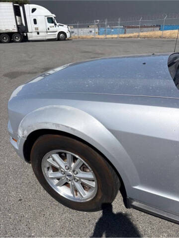 2006 Ford Mustang V6 Standard