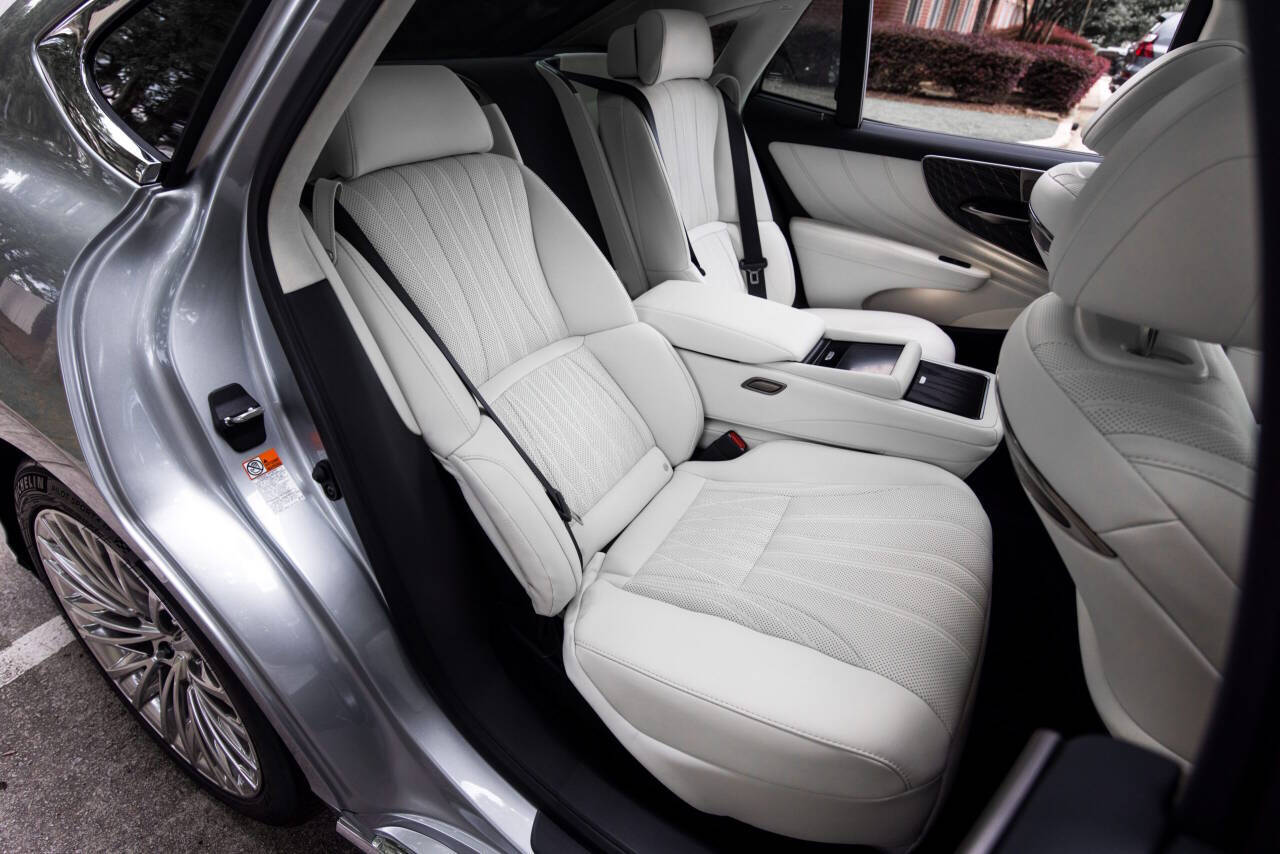 2022 Lexus LS 500 30