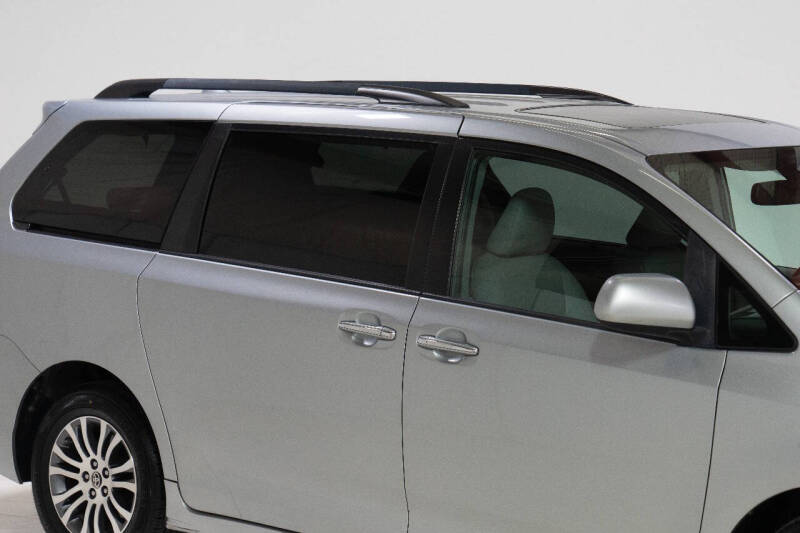 2020 Toyota Sienna XLE Premium 8-Passenger