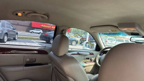 2005 Lincoln Town Car Signature