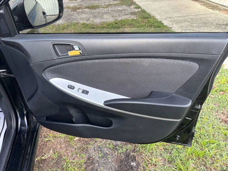 2013 Hyundai Accent SE