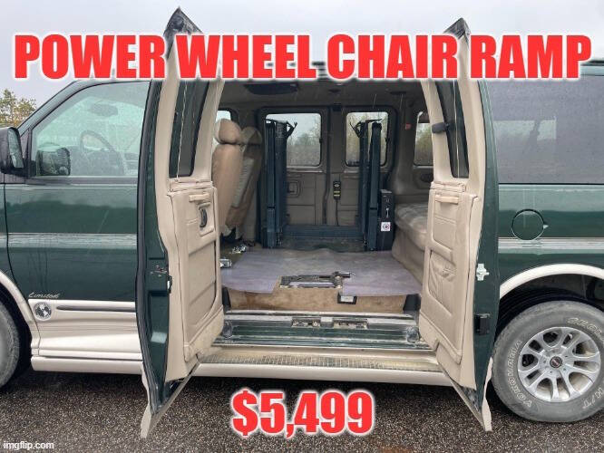 2004 GMC Savana Base's photo