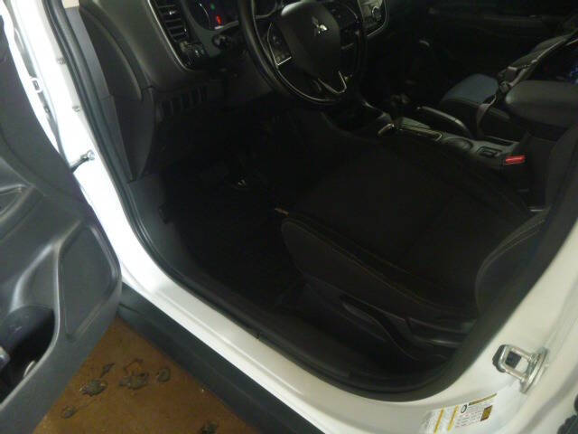 2016 Mitsubishi Outlander SE