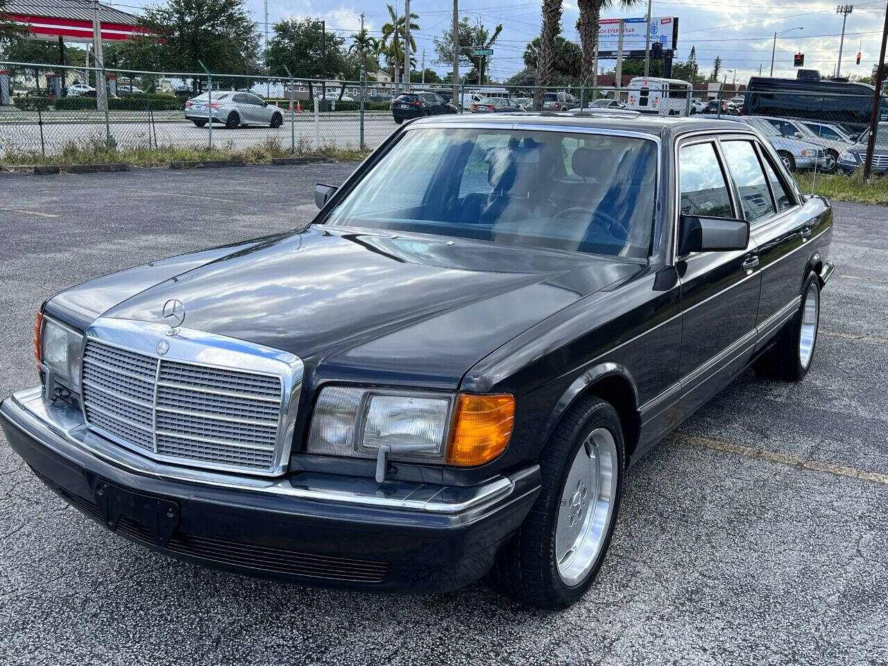 1991 Mercedes-Benz 560-Class  - $11,900