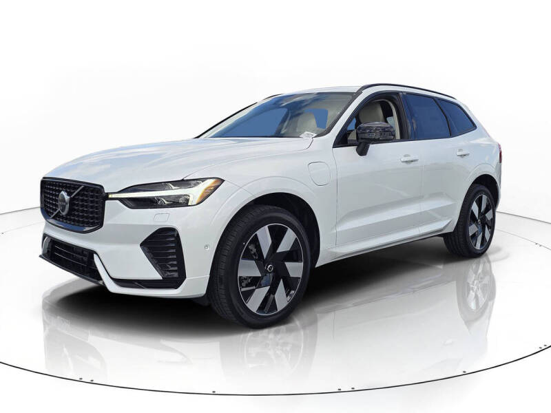 2025 Volvo XC60 T8 Plus Dark Theme