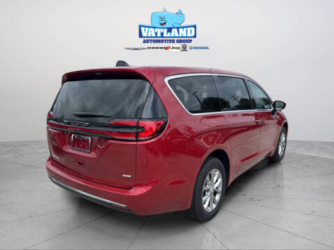 2027 Chrysler Pacifica Select