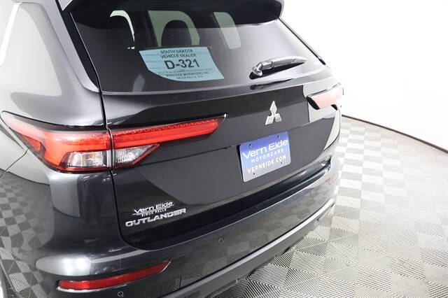 2024 Mitsubishi Outlander ES