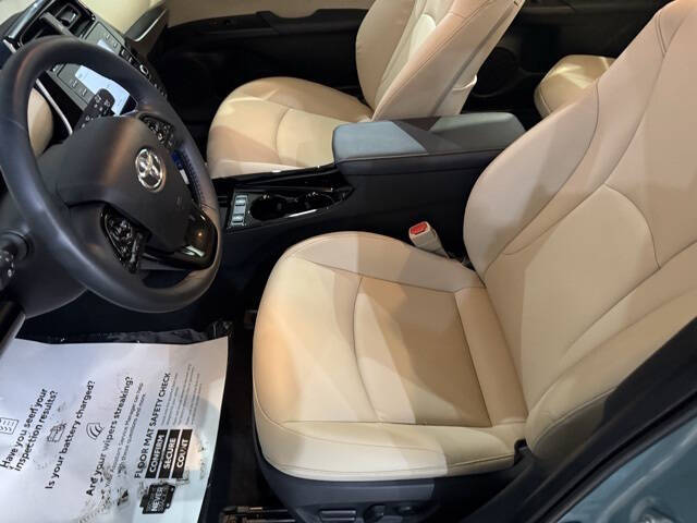 2022 Toyota Prius XLE