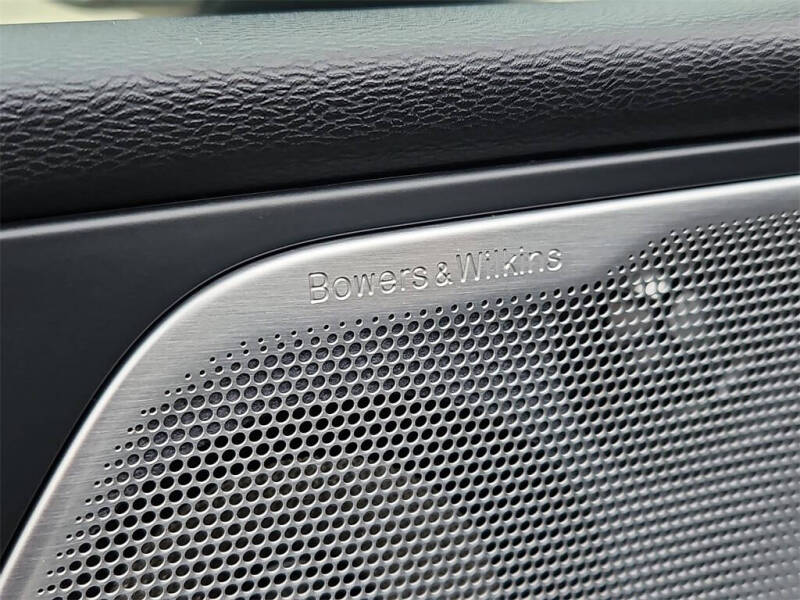 2023 Volvo XC60 B6 Ultimate Dark Theme