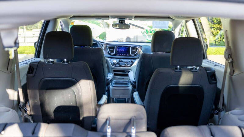 2017 Chrysler Pacifica Touring-L