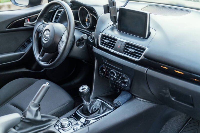 2016 Mazda MAZDA3 i Sport