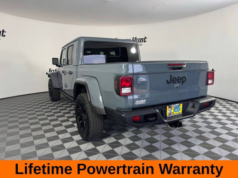 2024 Jeep Gladiator NightHawk