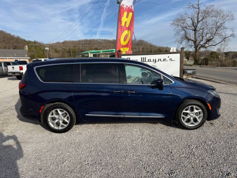 2017 Chrysler Pacifica Touring-L Plus