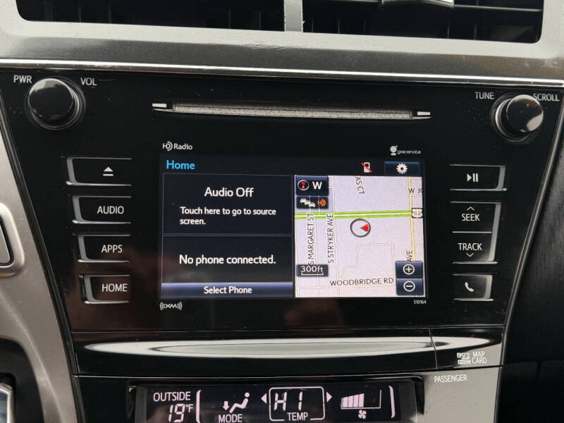 2017 Toyota Prius v Five