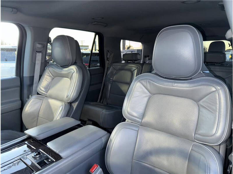 2019 Lincoln Navigator Select