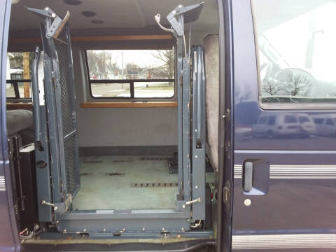 2005 Ford E-Series E-250 SD