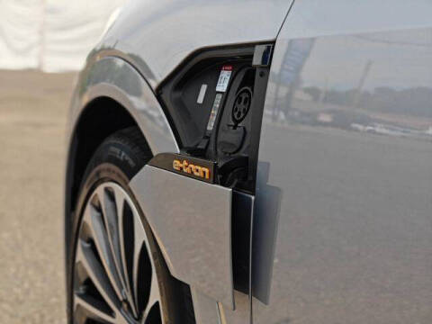 2019 Audi e-tron quattro Prestige