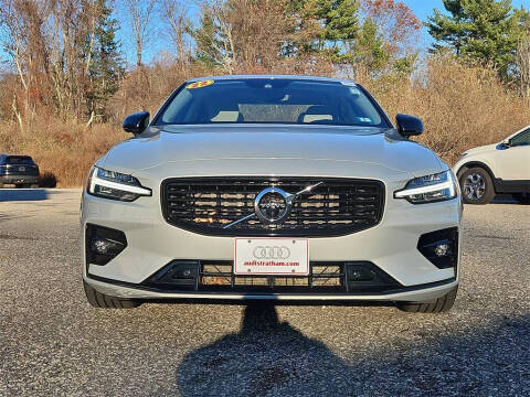 2022 Volvo S60 B5 Momentum