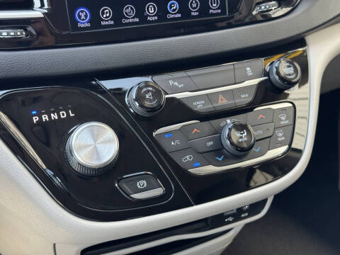 2017 Chrysler Pacifica Touring-L