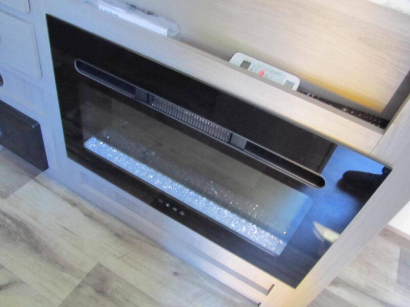 2024 Coleman CM17r24