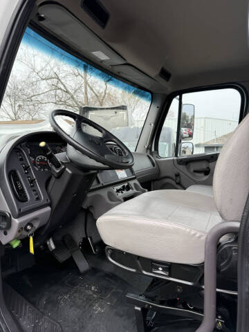 2022 Freightliner M2 106