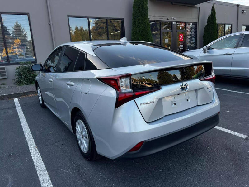 2022 Toyota Prius LE photo 5