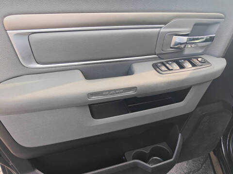 2017 RAM 1500 SLT