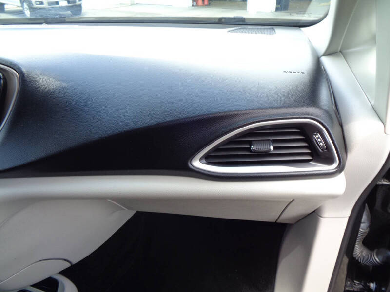 2021 Chrysler Voyager LX