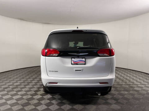 2024 Chrysler Voyager LX