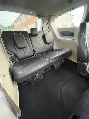 2017 Chrysler Pacifica Touring-L