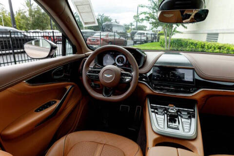 2025 Aston Martin DBX 707