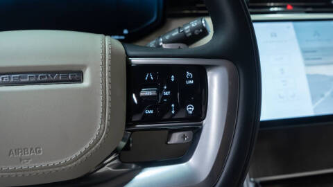 2025 Land Rover Range Rover P530 SE LWB