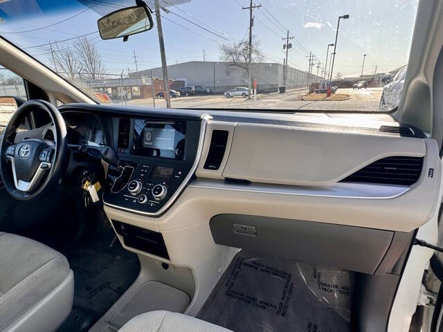 2017 Toyota Sienna L 7-Passenger